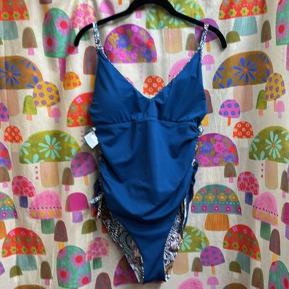 Bar III For Macys Swimsuit. Large. NWT - Picture 9 of 14